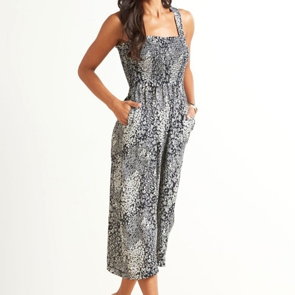 Evereve Pants - Evereve Roan+Ryan Black & Cream Floral Gianna Smocked Ankle Jumpsuit Size XS